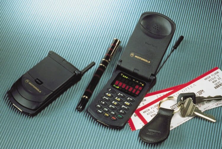 What were the popular phones from 1980 to 2000