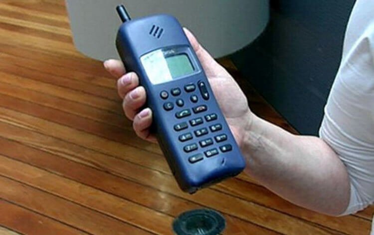 What were the popular phones from 1980 to 2000